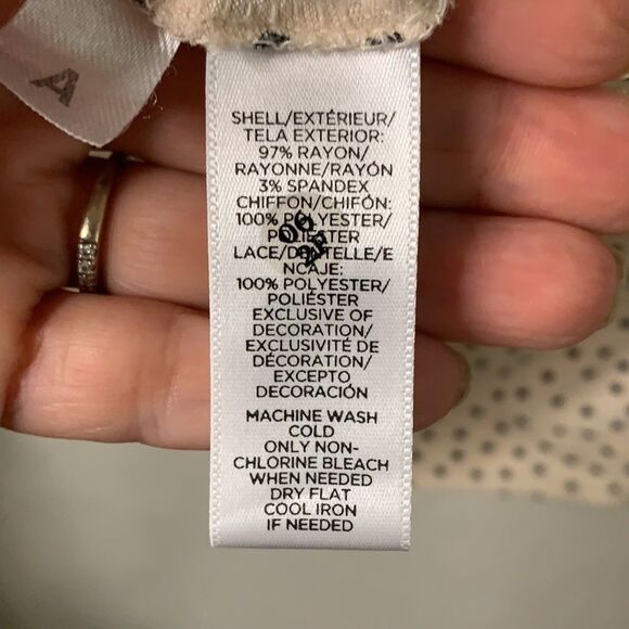 LOFT sleeveless blouse with lace embellishments and gather neckline - Picture 4 of 5